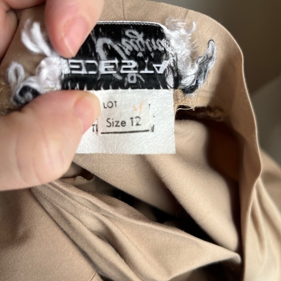 🚫SOLD🚫 Vintage 1970s Khaki Utility Midi Dress with rainbow belt and pockets - Picture 8 of 10